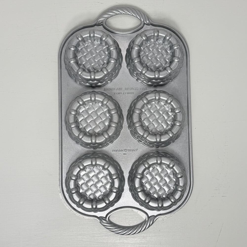 WILLIAMS-SONOMA Nordic Ware Shortcake Basket Pan Silver 3 Cup Cakelet Easter EUC - Picture 2 of 5